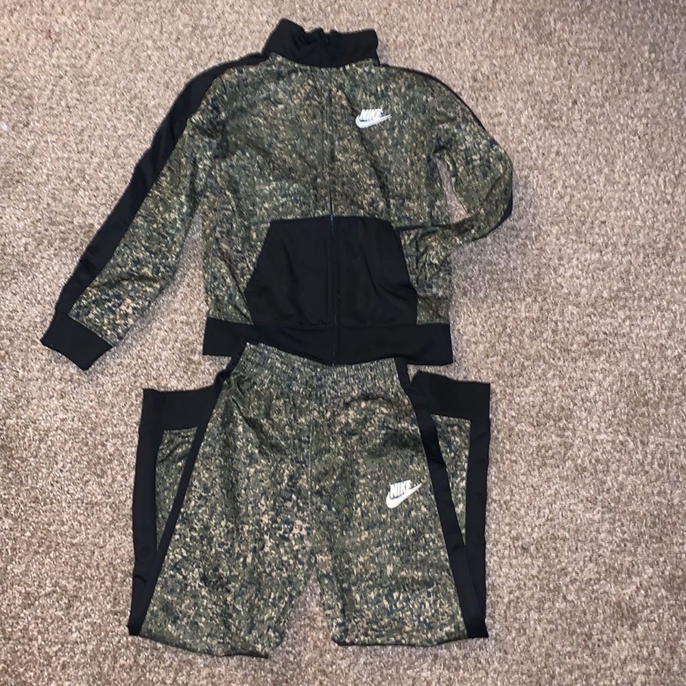 Boys Nike Track Suit